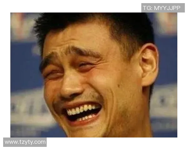 姚明踢足球的搞笑瞬间:当篮球巨星遇上绿茵场的奇妙体验 姚明踢足球的搞笑瞬间:当篮球巨星遇上绿茵场的奇妙体验